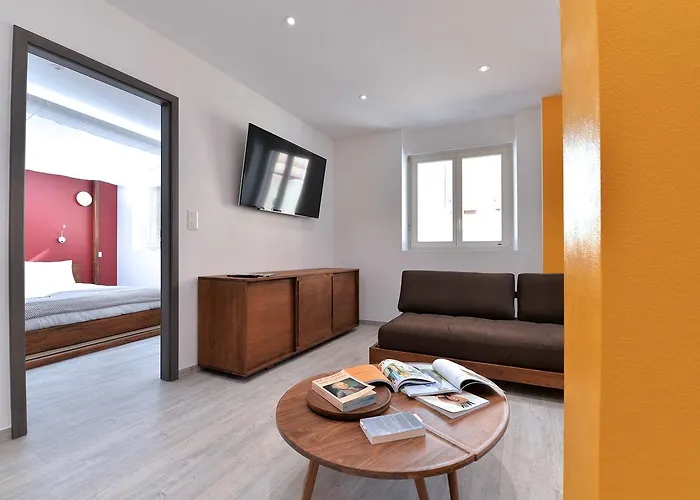 Les Du Cygne Apartment *