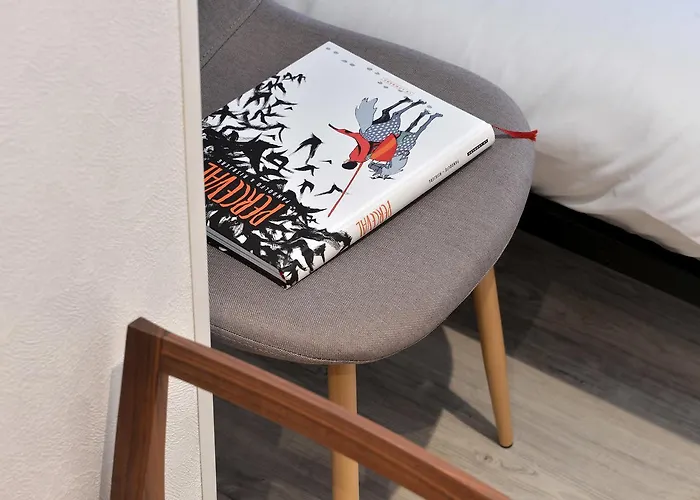 Les Du Cygne Apartment *