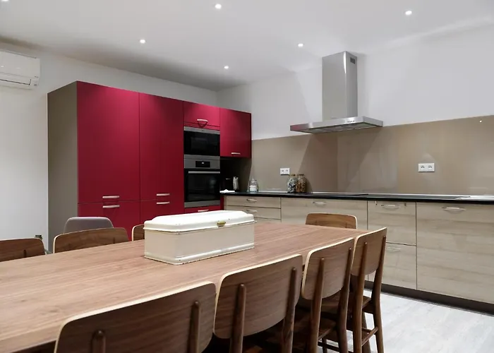 Les Du Cygne Apartment